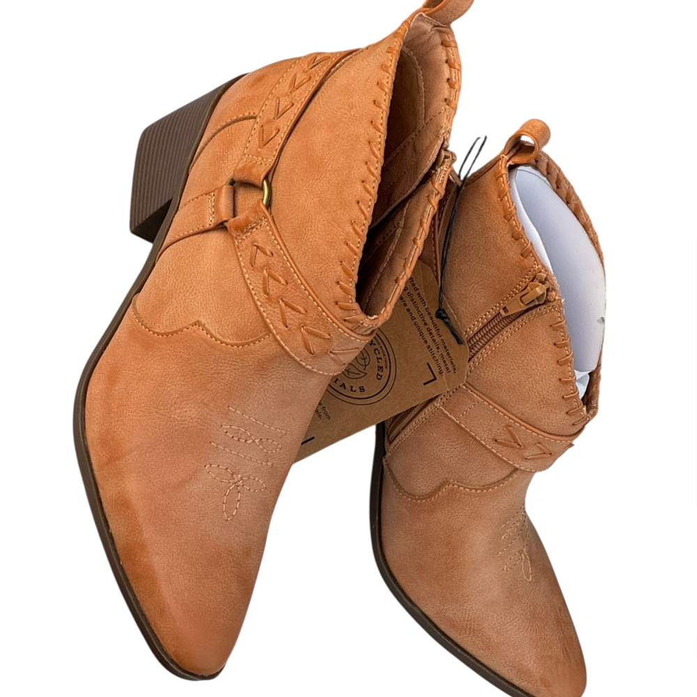Frye  and Co ladies Tan Leather Pointed Heeled Toe Ankle Boots size 11 NEW